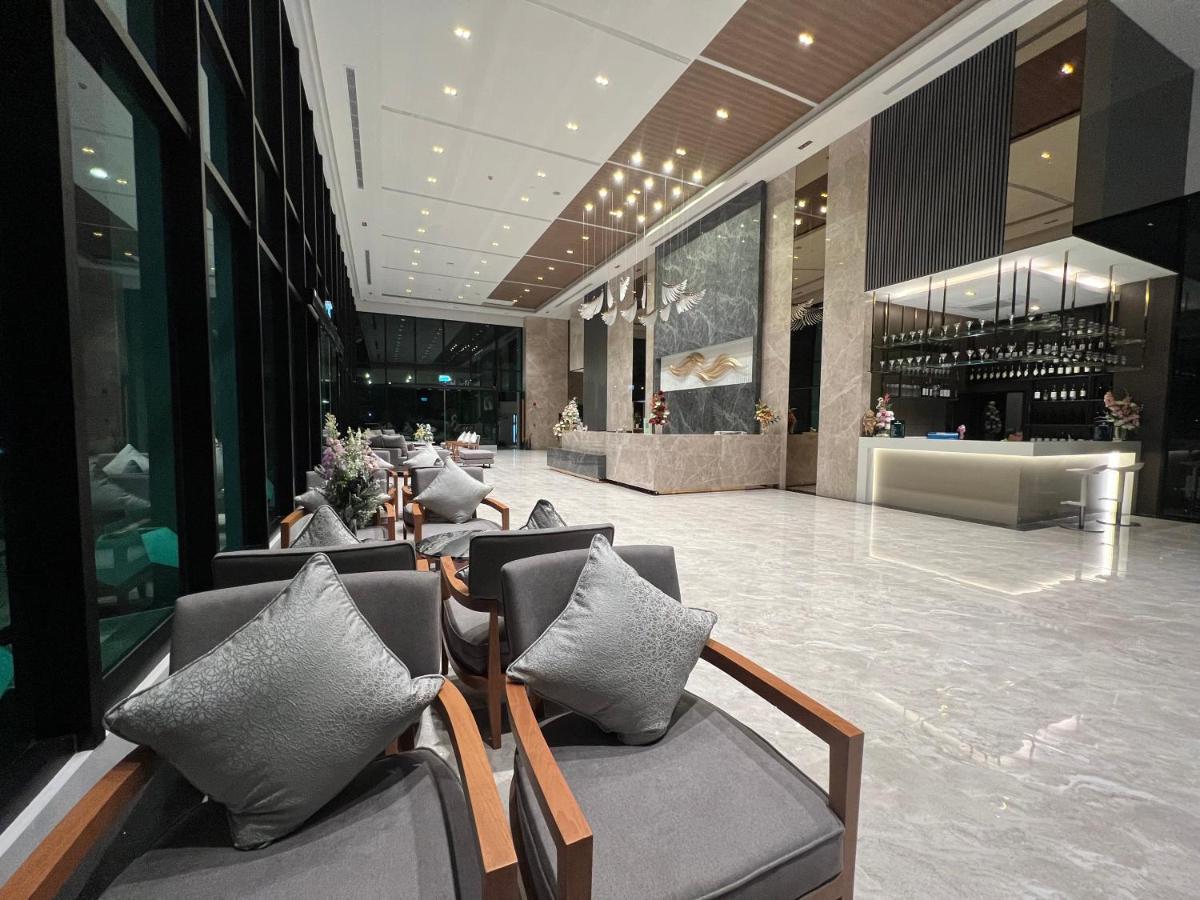 Crystal Srivaree Suvarnabhumi Hotel Ban Khlong Bang Krathiam Exteriör bild