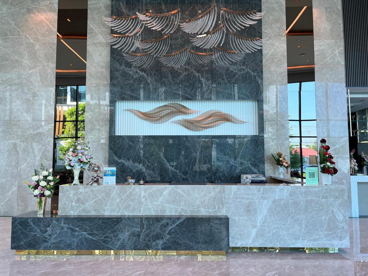 Crystal Srivaree Suvarnabhumi Hotel Ban Khlong Bang Krathiam Exteriör bild