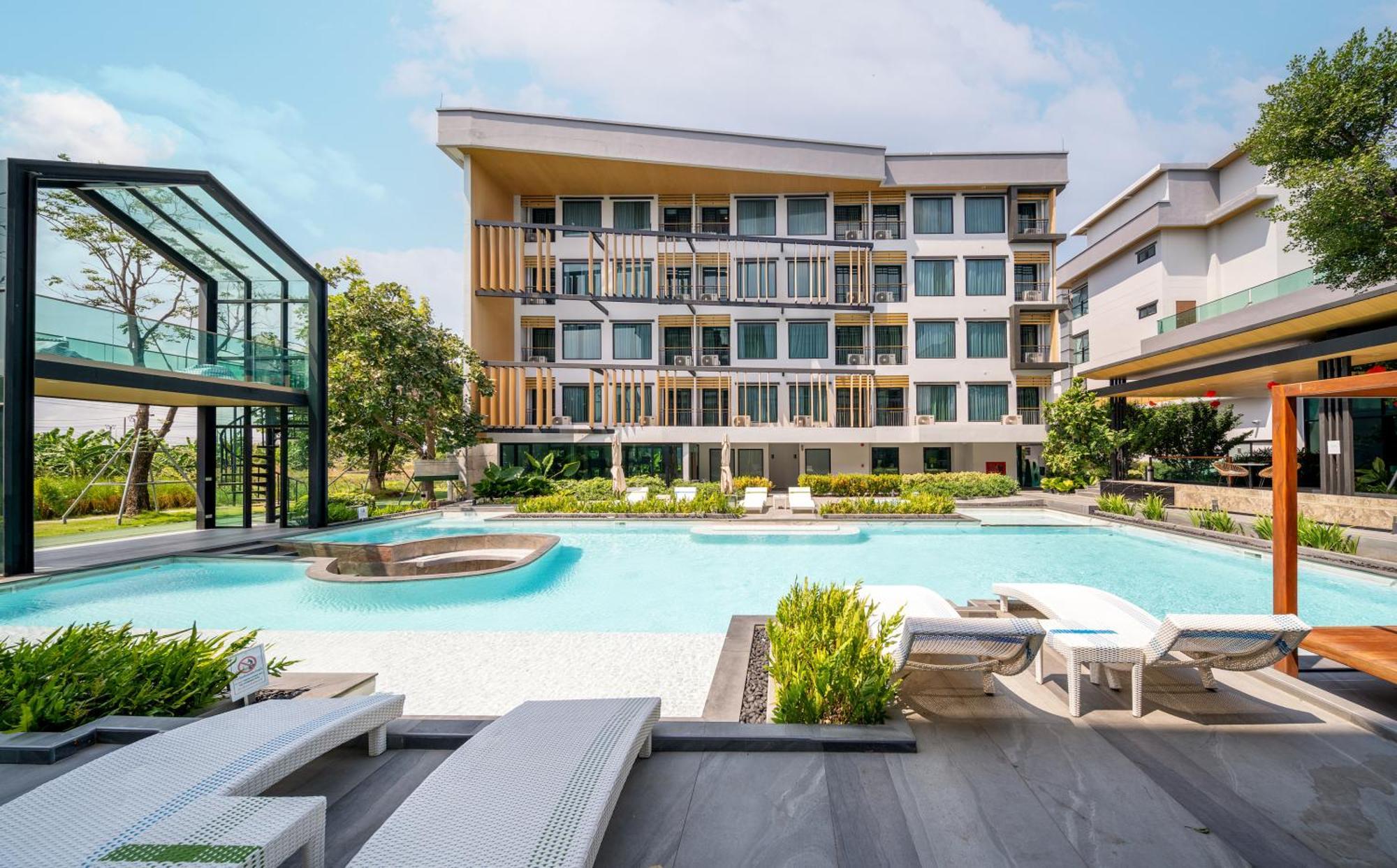 Crystal Srivaree Suvarnabhumi Hotel Ban Khlong Bang Krathiam Exteriör bild