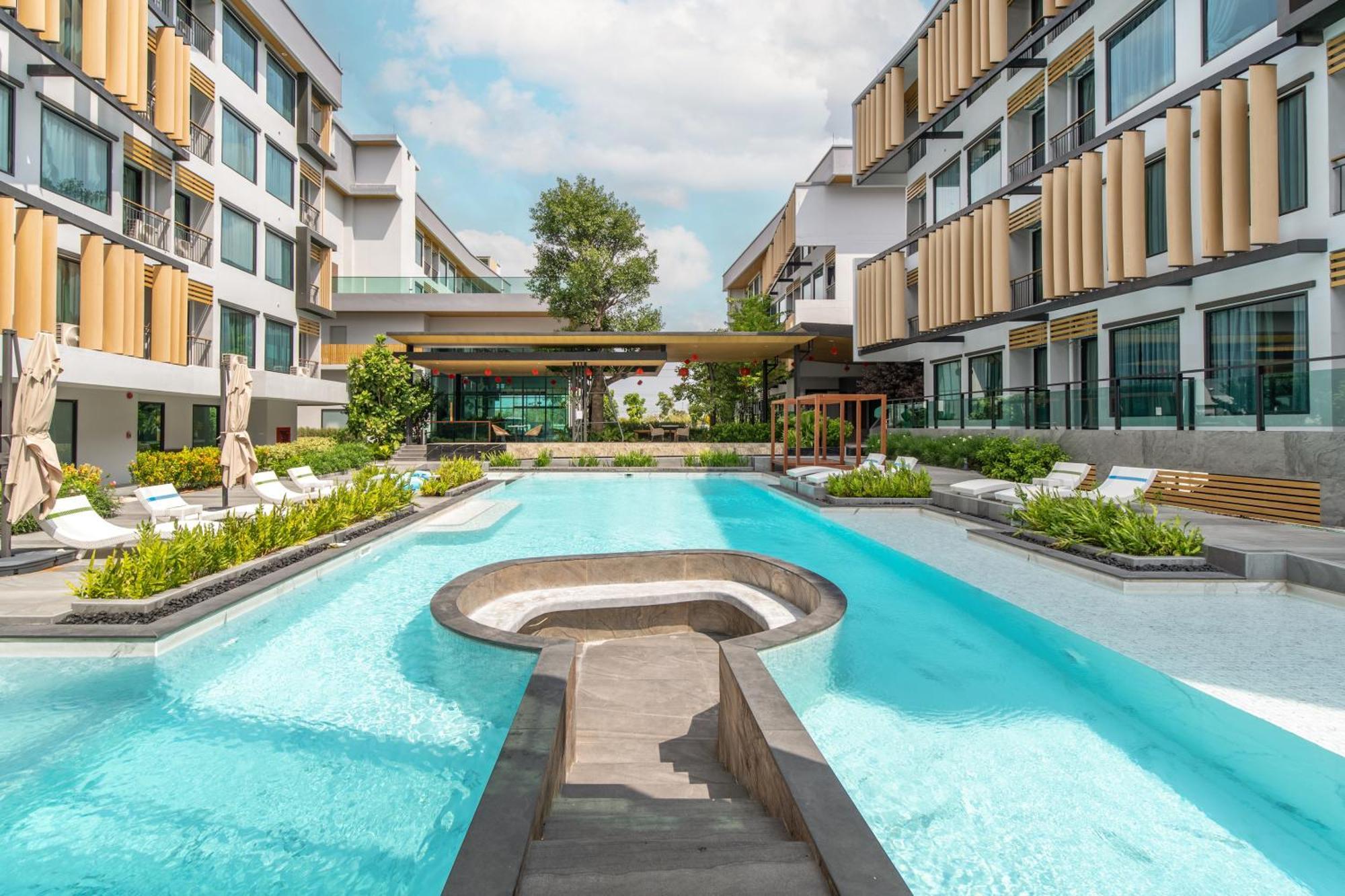 Crystal Srivaree Suvarnabhumi Hotel Ban Khlong Bang Krathiam Exteriör bild