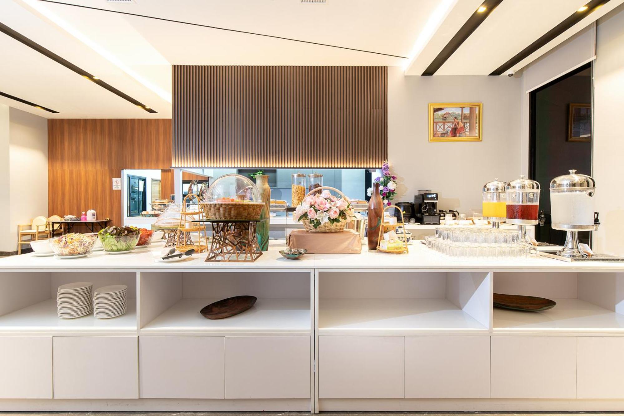 Crystal Srivaree Suvarnabhumi Hotel Ban Khlong Bang Krathiam Exteriör bild