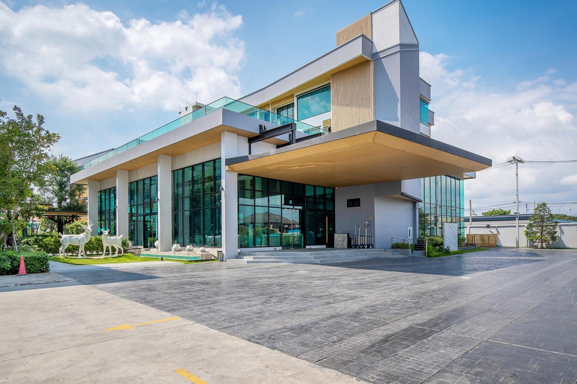 Crystal Srivaree Suvarnabhumi Hotel Ban Khlong Bang Krathiam Exteriör bild